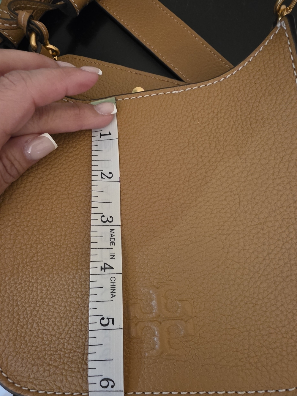 Tory Burch Thea Small Leather Saddle Bag in Caramel - Picture 4 of 11